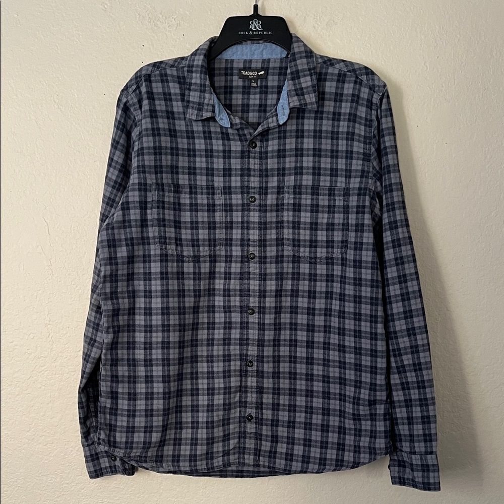 Toad&Co Men's Blue and Gray Checkered Button Down Shirt in Size L